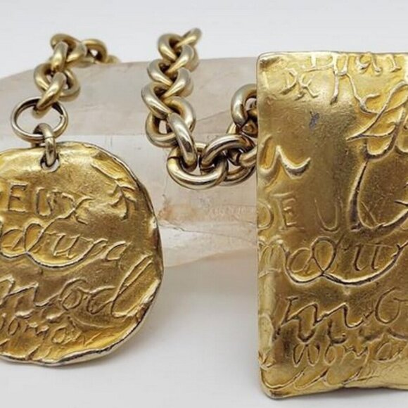 DONNA KARAN Vintage Gold Tone Belt Clip & Hanging Charm Medallion - Picture 3 of 16